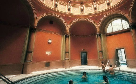 Один из бассейнов Фридрихсбада. Фото взяла из Интернета. Сама не была, не видела.