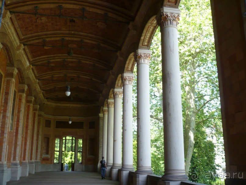 Коллонада Тринкхалле.