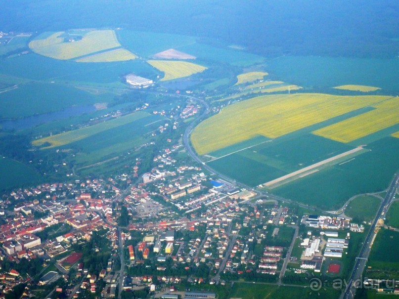 Рапсовые поля на чешской земле хорошо видны с борта самолета.
