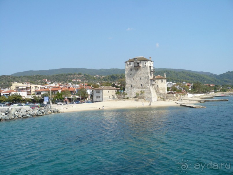 Последний мирской городок перед Монашеским государством - Уранополис. Отсюда совершаются морские прогулки вдоль юго-западного побережья Святого Афона.