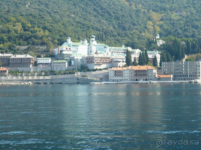 Уже видны чисто русские «луковки» церковных куполов.