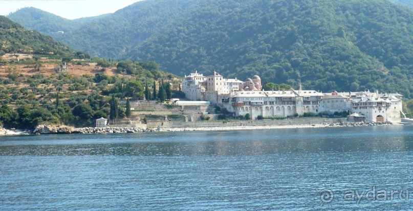 Плывем дальше. И следующий монастырь на нашем пути – Ксенофонт.