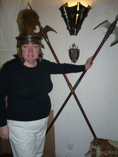 В замке множество рыцарских доспехов, которые можно даже примерить. Шлем был очень тяжелый, шея еле его держала.Ну вот, собственно и всё про Франтишковы Лазни и Курортный треугольник.