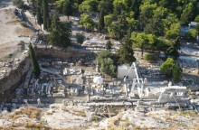 Это, видимо, мастерская реставраторов под открытым небом.