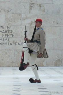 начинает "танцевать"