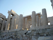 Пропилеи - вход в Акрополь.