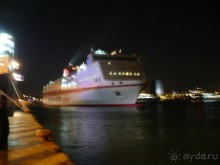 Паром отправился на Крит. Извине за качество фото. Но лучшего нет. А показать паром хочется.