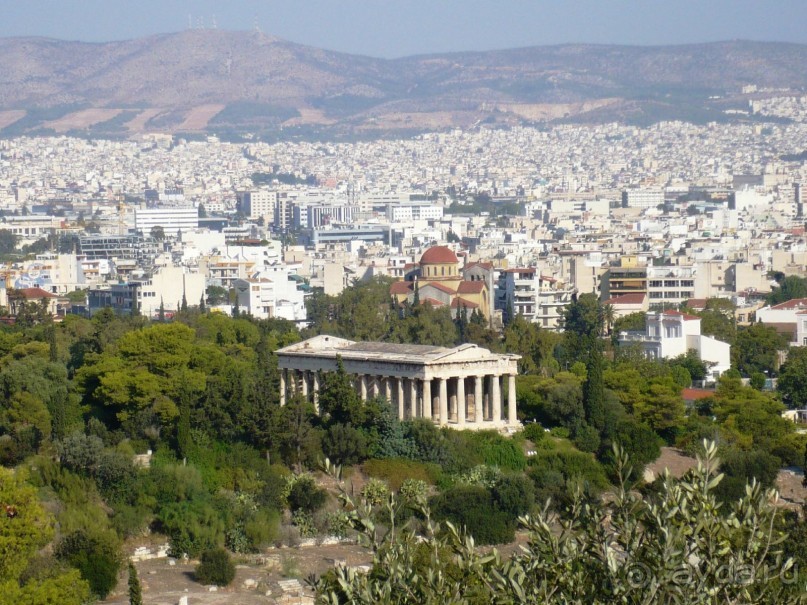 Храм Гефеста – одно из самых сохранившихся зданий древности. Он был посвящен богу Гефесту и конечно же, богине Афине.