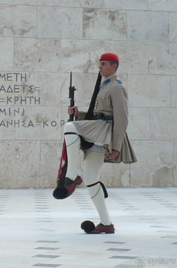 начинает "танцевать"