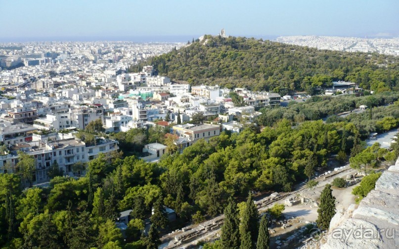 Тот самый холм Муз, с которого мы смотрели на светящийся Акрополь