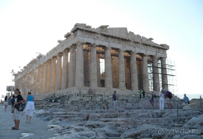 "Фарфоровый" Парфенон.