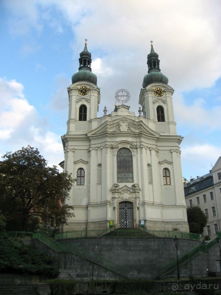 Храм Свтой Марии  Магдалены в центре Карловых Вар. Здесь несколько раз в неделю проходят органные концерты.