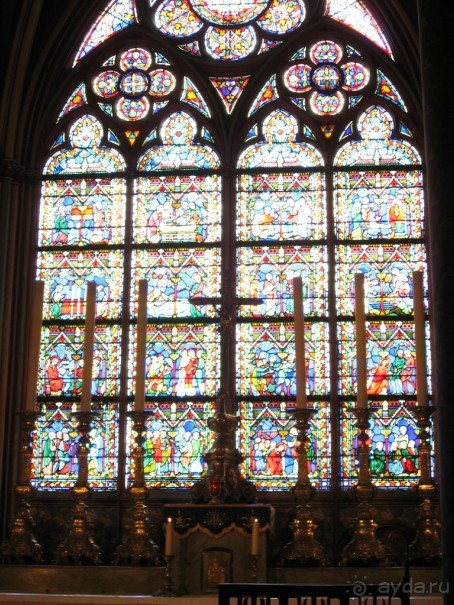 Очень красивые витражи.