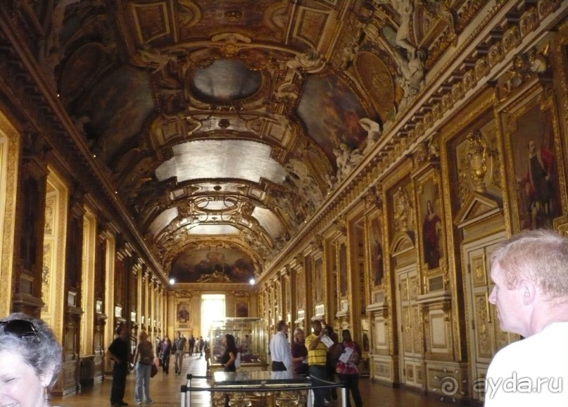 Вот еще несколько видов Лувра.