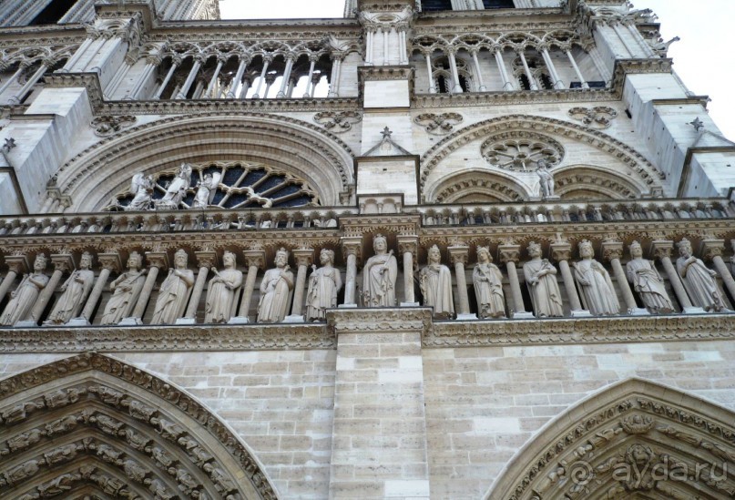 Рассмотрим поближе фасад Нотр-Даме-де-Пари.