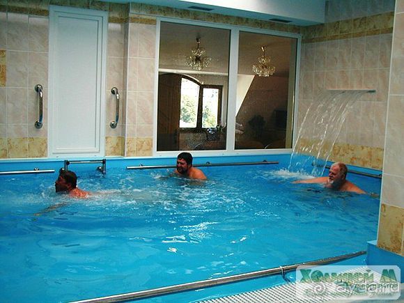 Небольшой бассейн на 6 этаже отеля Морава. Фото из Интернета.