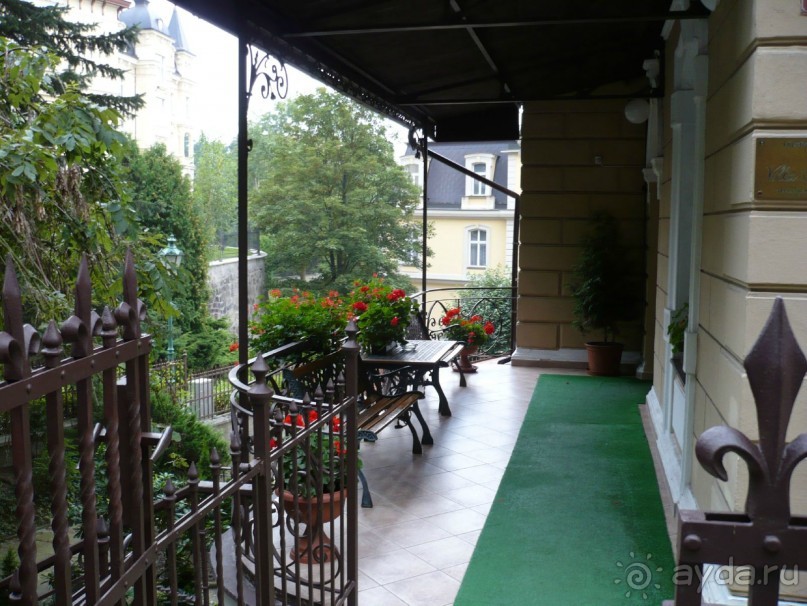 Иду по улице Замеский вирш (Замковый холм) и фотографмрую всё, что попадается интересного.