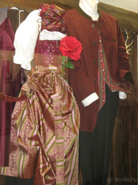 Тем более, что купить такую одежду не проблема. Её продают везде.