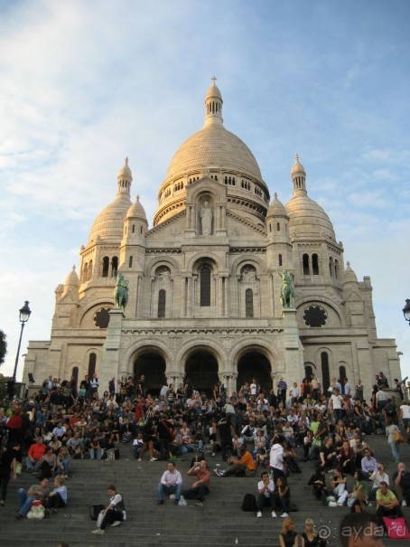 Сакре-Кёр — самая фотографируемая достопримечательность французской столицы. Вот она во всей красе.