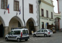 А это полицейский участок и непременный атрибут заграничных туристических мест - инфоцентр. Здесь можно получить полезную нформацию о туристических объектах города, о времени их работы, о том, как до них добраться и т.п., вплоть до приобретения бесплатной карты города и нескольких проспектов-путеводителей.