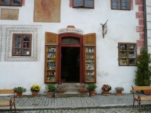 А здесь предлагают антиквариат. Немецкое слово "Альт" (старый) я ещё со школы помню.