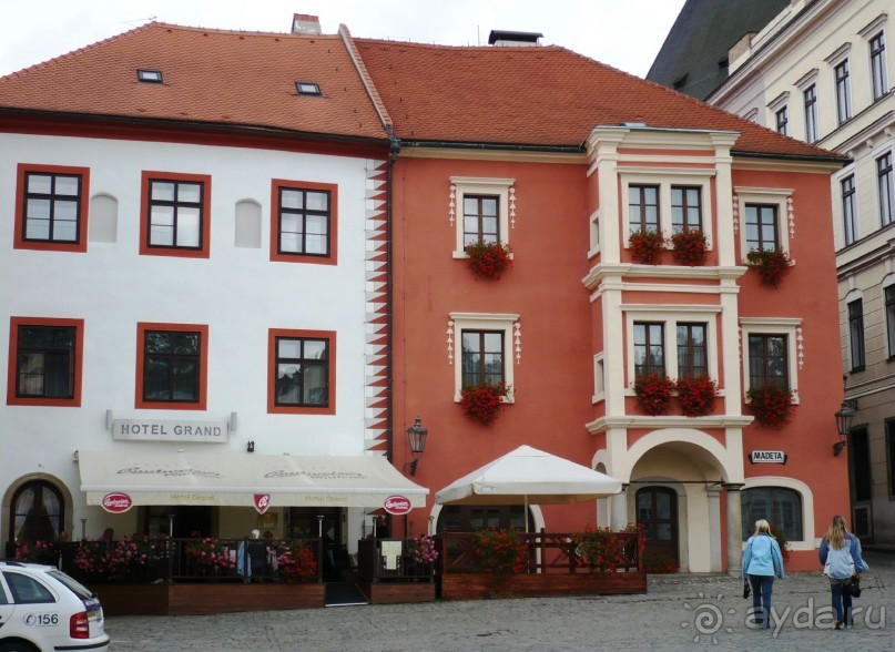 Многочисленные отели в центре города. Вся инустрия ЧК рассчитана на туриста. 