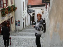 Мы спускаемся из замка в город.