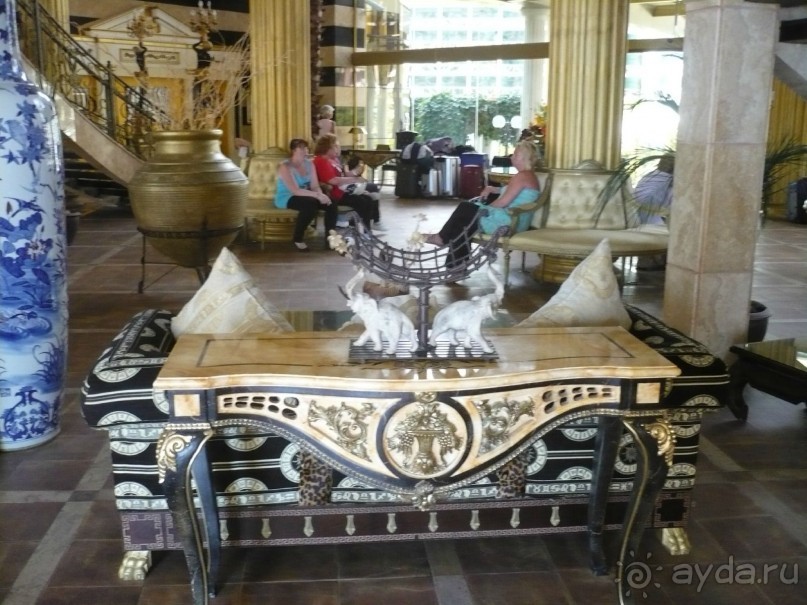 Холл отеля.