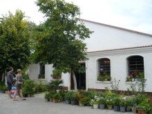 Церковь и на церковь то не похожа. Дом и дом.