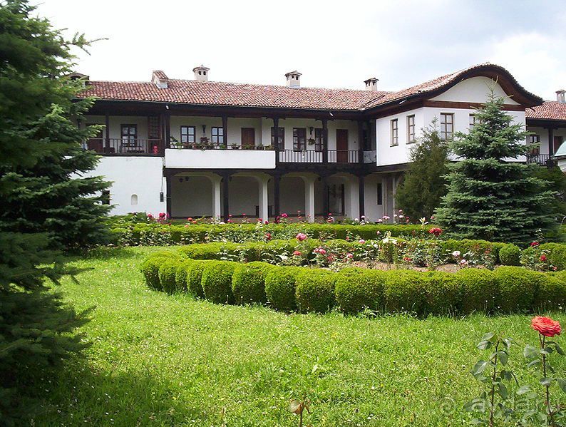 Территория монастыря - райский уголок