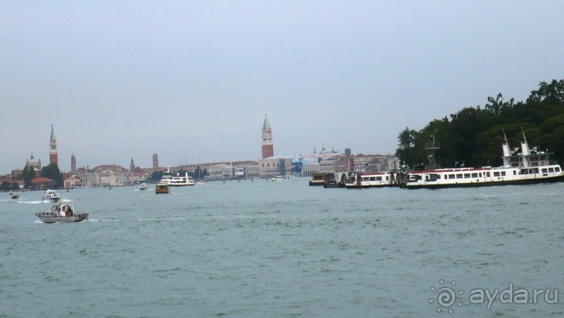 Вот мы уже подплываем к Венеции.