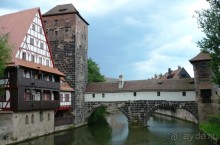 А это фронтон Винного склада, водонапорная башня и надстройка над Пегницем. Все эти здания принадлежат предпоследнему городскому укреплению.