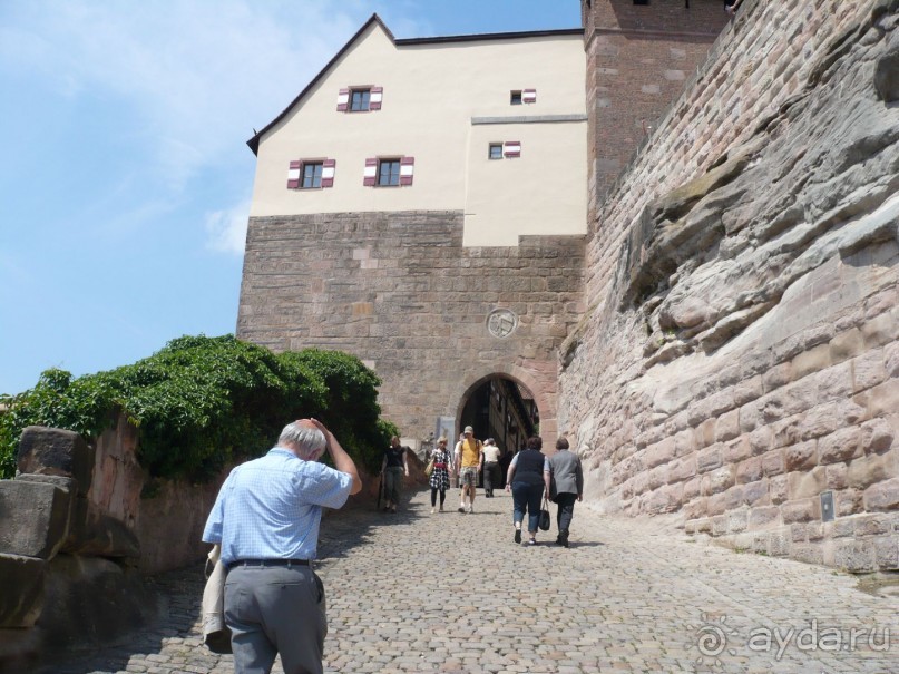 Подъем в крепость довольно крут.