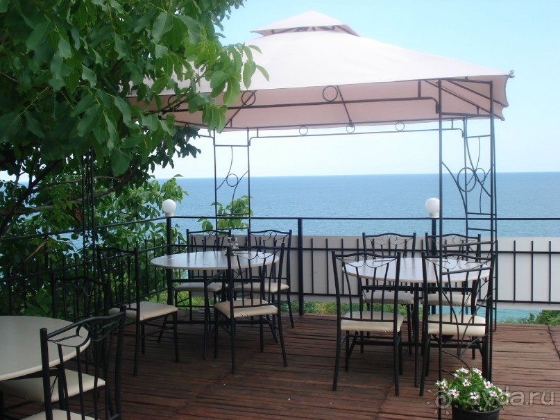Кафе недалеко от отеля. Снято на веранде второго этажа) Потрясающее место.