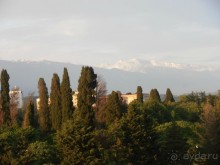 Вид из окна номера на горы