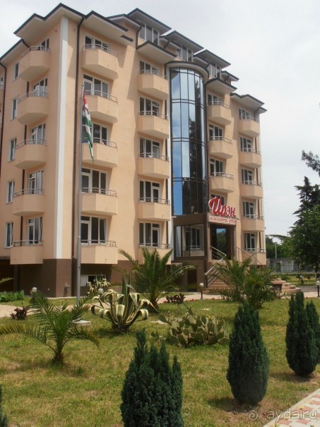 Корпус отеля Ирэн, рядом второй такой же корпус