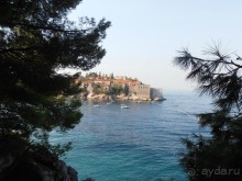 Вид на Св.Стефан из парка.