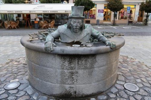 Альбом отзыва "По пояс в небе: путешествие через 16 городов Австрии и Германии"