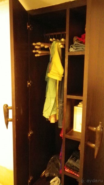 Тощий платяной шкаф