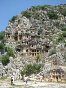 Скальный некрополь