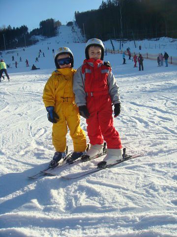 ЭКОНОМ ТУР  в БУКОВЕЛЬ  с 5 по 8 марта. Мужчинам с паспортами РФ можно ! Выезд из Тирасполя  4.03 в 18.00 вечера. Приезд домой 9.03 в 5.00 утра. Отдых полных 4 дня\3 ночи, без дороги. Дорога ночь туда и ночь обратно ! Путевка на 1 чел.  при проживании в номере с телевизором и удобствами на 2-3 номера= 95 дол.,  а в номере (душ, туалет, телевизор) = 115 дол. В стоимость входит : 2-раз. питание завтрак\ужин + все проезды, включая местные + экскурсии + проживание . Научим вас бесплатно кататься на горных лыжах и снимем видео вашего спуска! Прокат лыжного снаряжения 4 дол\сутки за комплект в Тирасполе ! Оплата за 3 дня, а 4-й день бесплатно !  Распродажа горных и беговых лыж и ботинок в Тирасполе ! Лыжи от 25 дол ! (777)99-6-90 \068505993 www.excursion.ucoz.ru. (533)82005 Руководитель группы - опытный экскурсовод  и лыжный инструктор Камнев Юрий Иванович!  https://www.youtube.com/watch?v=_8HNW-sjX7M ,  https://youtu.be/rHA9OrkVXFs                                    