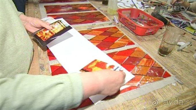 в витражной мастерской