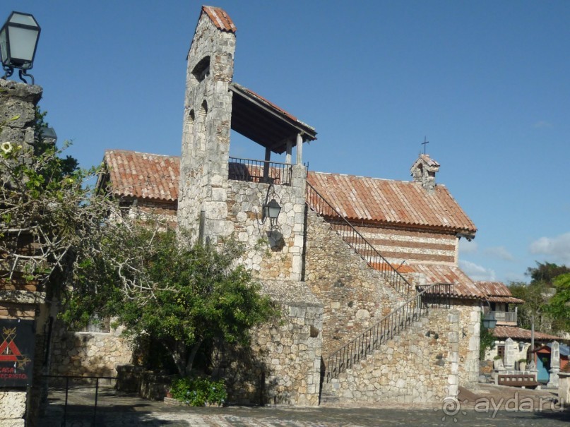 Костёл, в котором венчался Майкл Джексон с дочерью Элвиса Пресли