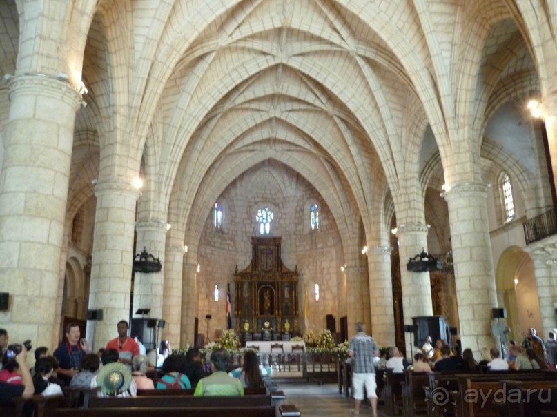 Интерьер собора Пресвятой Непорочной Девы Марии