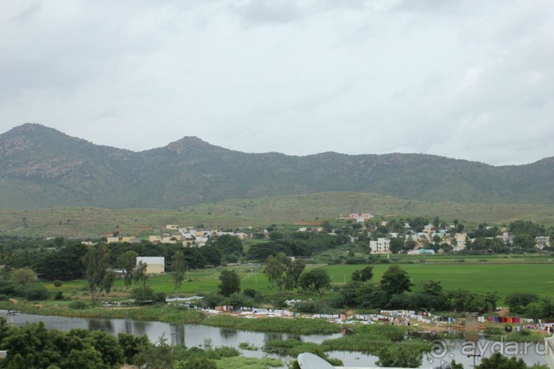 Утренняя панорама на реку Читравати