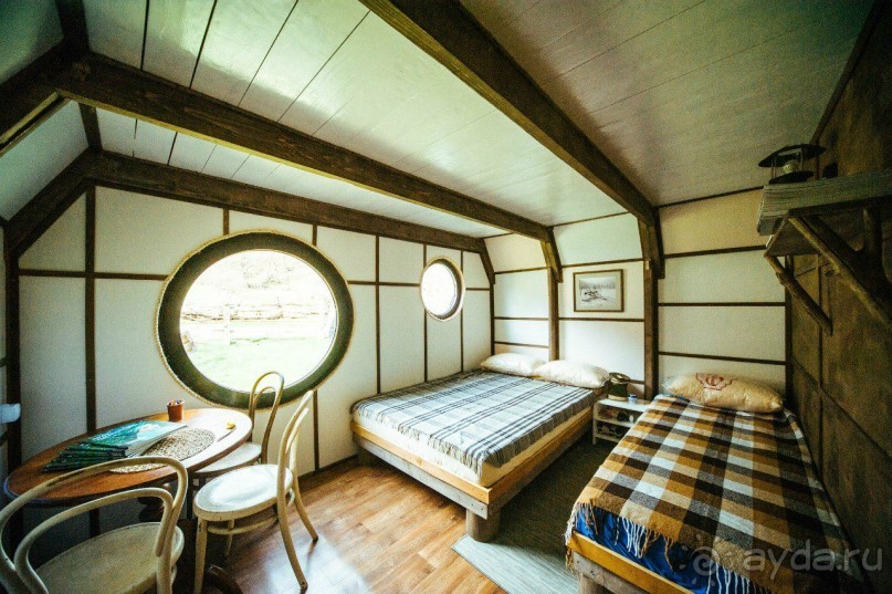 Отдых в необычном домике в горах на берегу реки. Закан