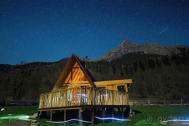 Отдых в необычном домике в горах на берегу реки. Закан