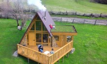 Отдых в необычном домике в горах на берегу реки. Закан