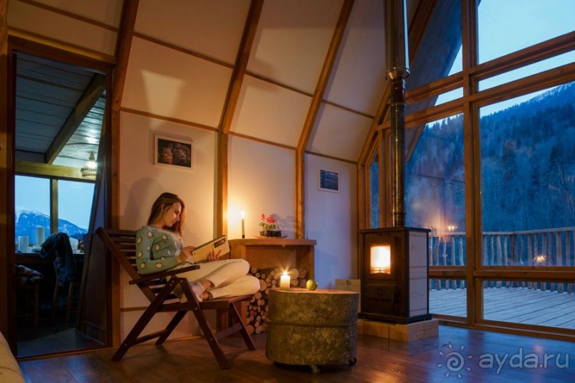 Отдых в необычном домике в горах на берегу реки. Закан