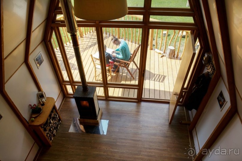 Отдых в необычном домике в горах на берегу реки. Закан